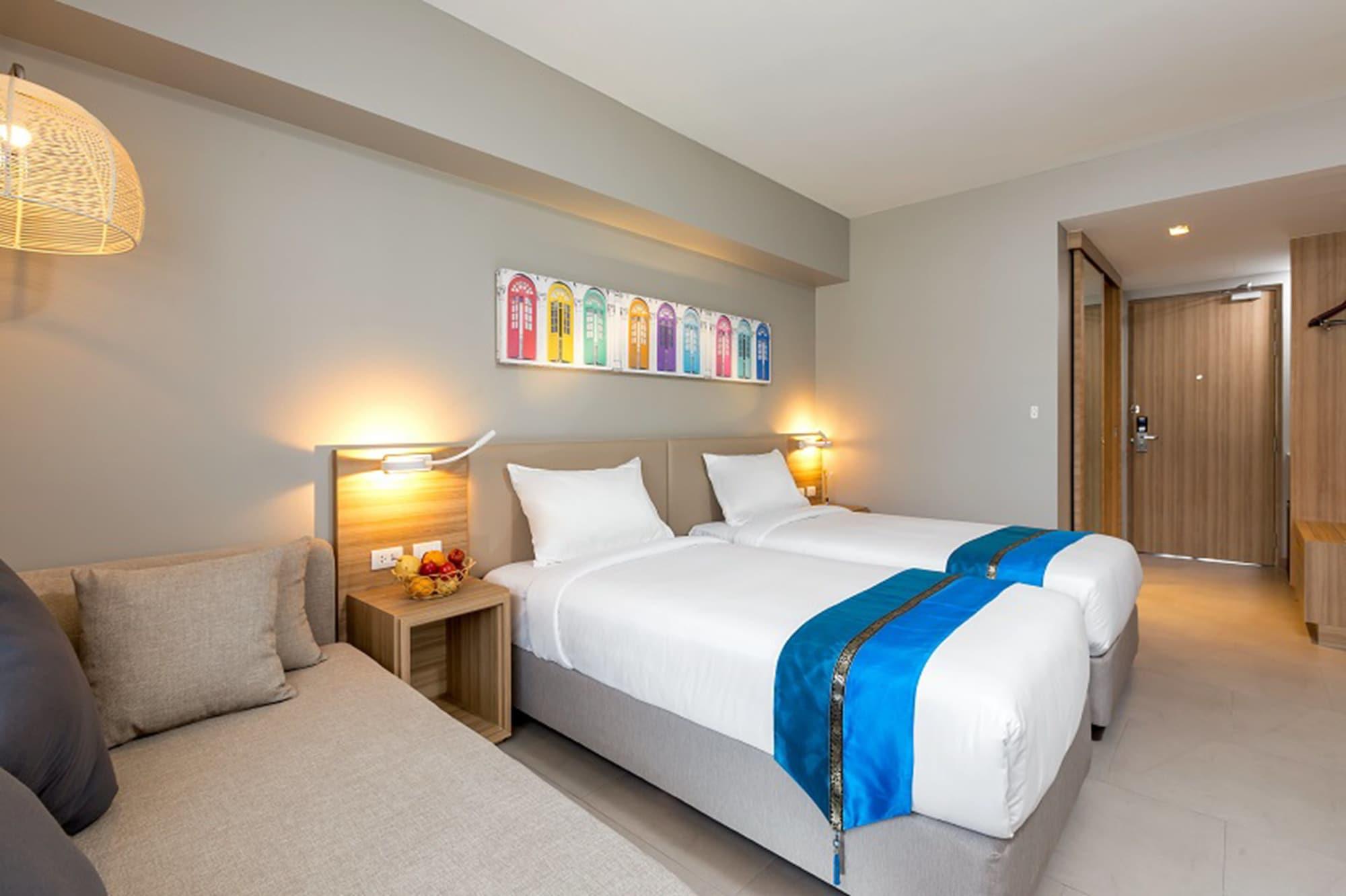 Journeyhub Phuket Patong Hotel Екстериор снимка