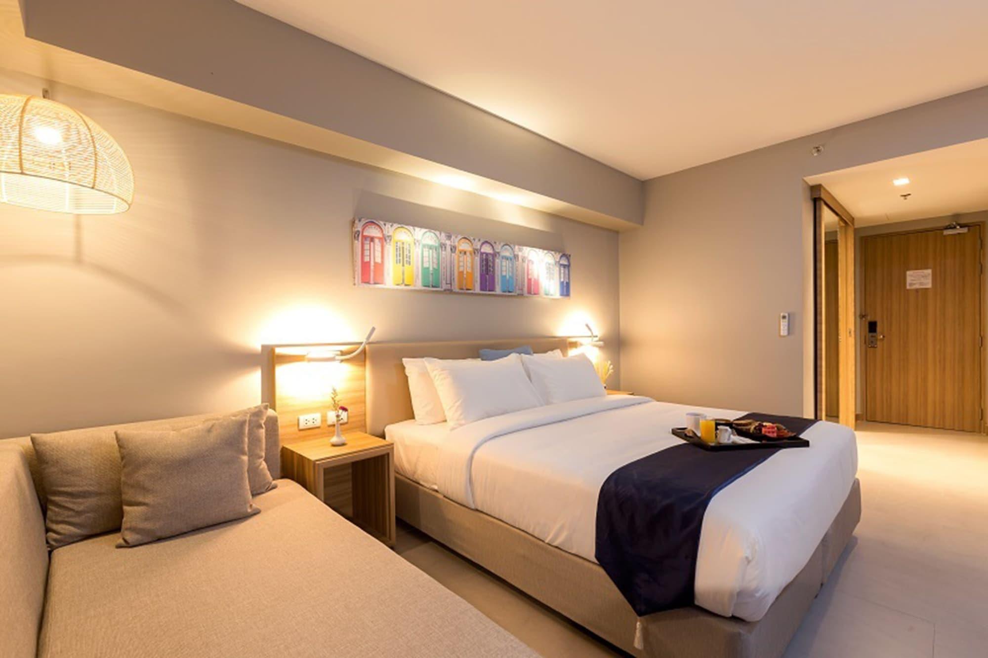 Journeyhub Phuket Patong Hotel Екстериор снимка