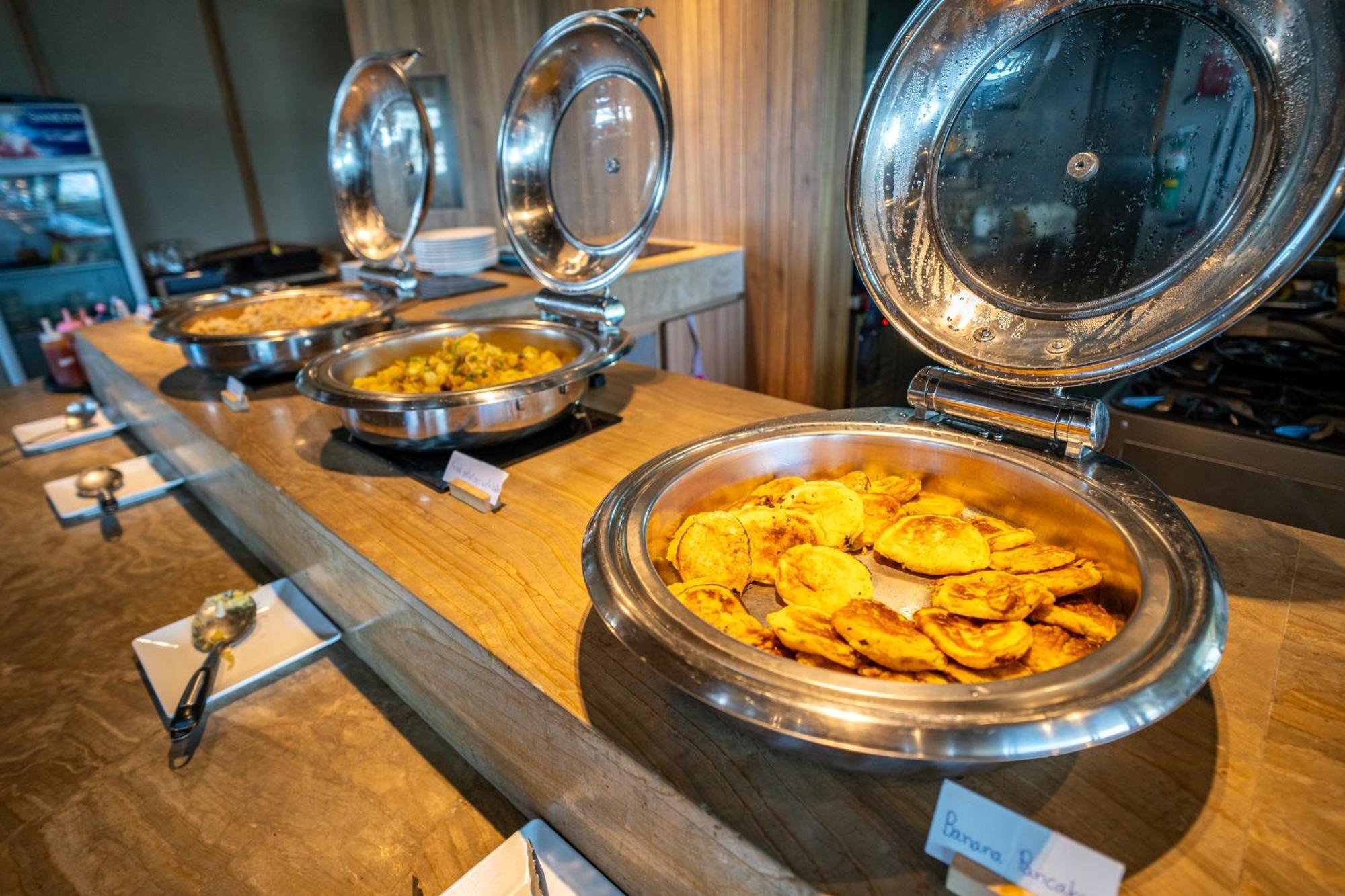 Journeyhub Phuket Patong Hotel Екстериор снимка