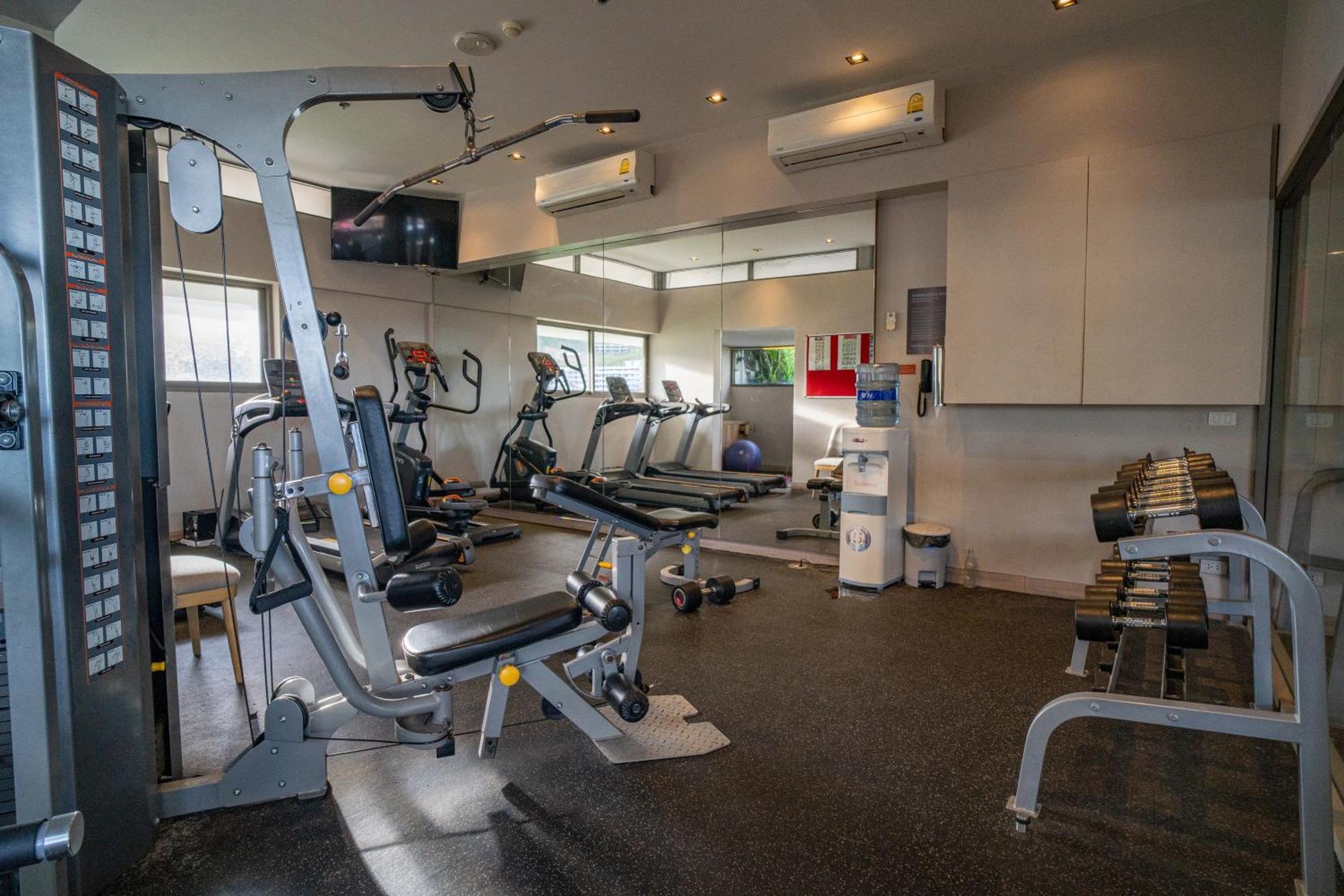 Journeyhub Phuket Patong Hotel Екстериор снимка