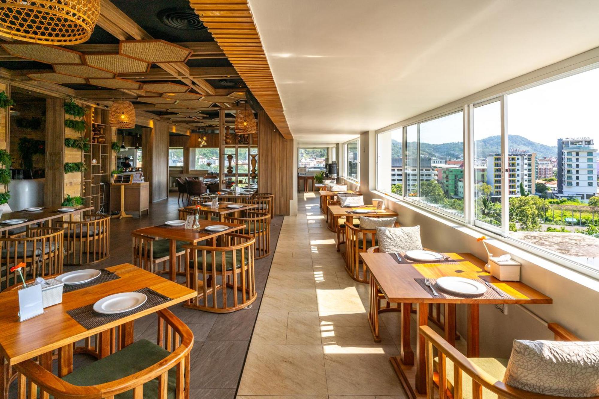 Journeyhub Phuket Patong Hotel Екстериор снимка
