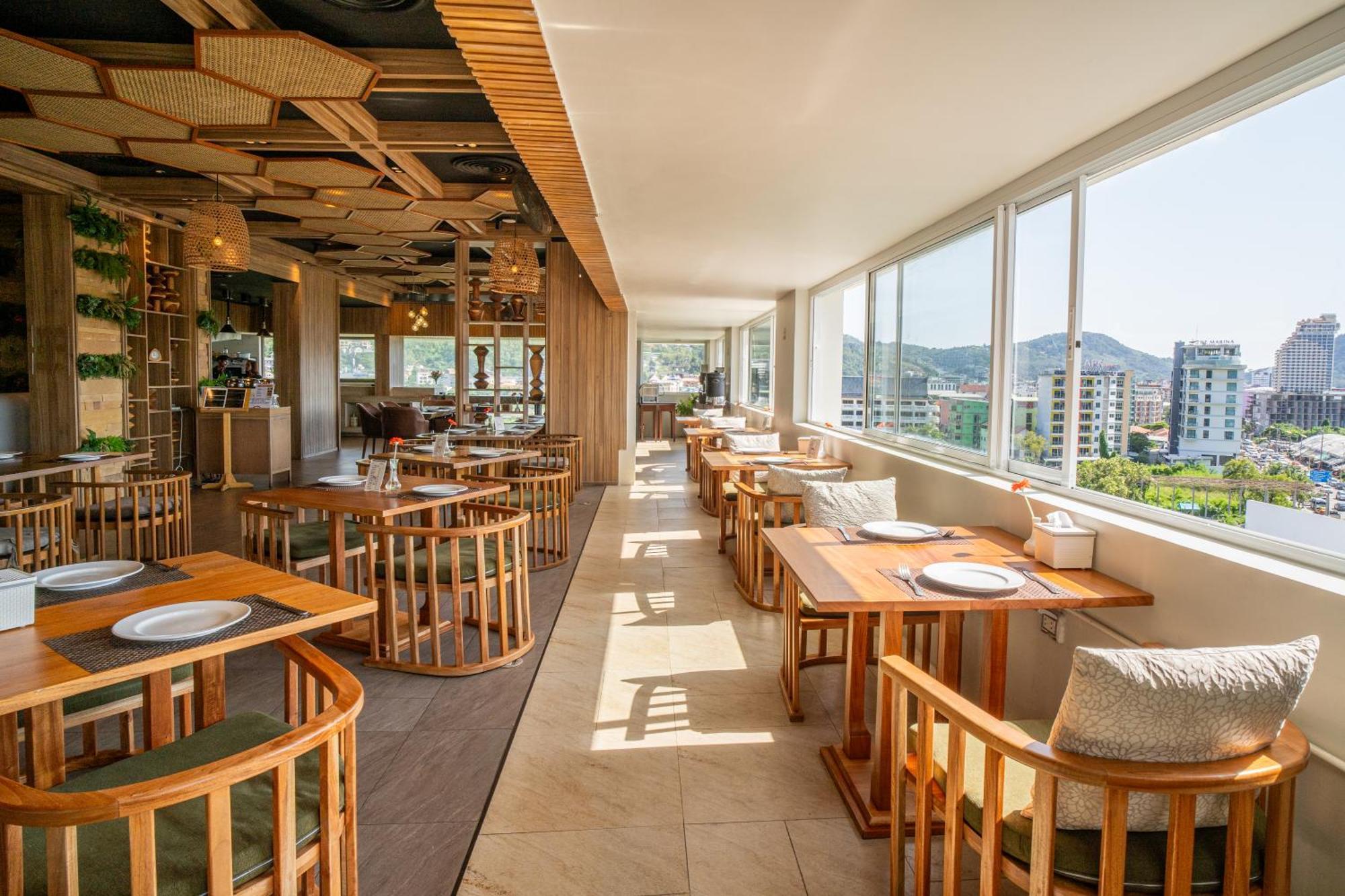 Journeyhub Phuket Patong Hotel Екстериор снимка
