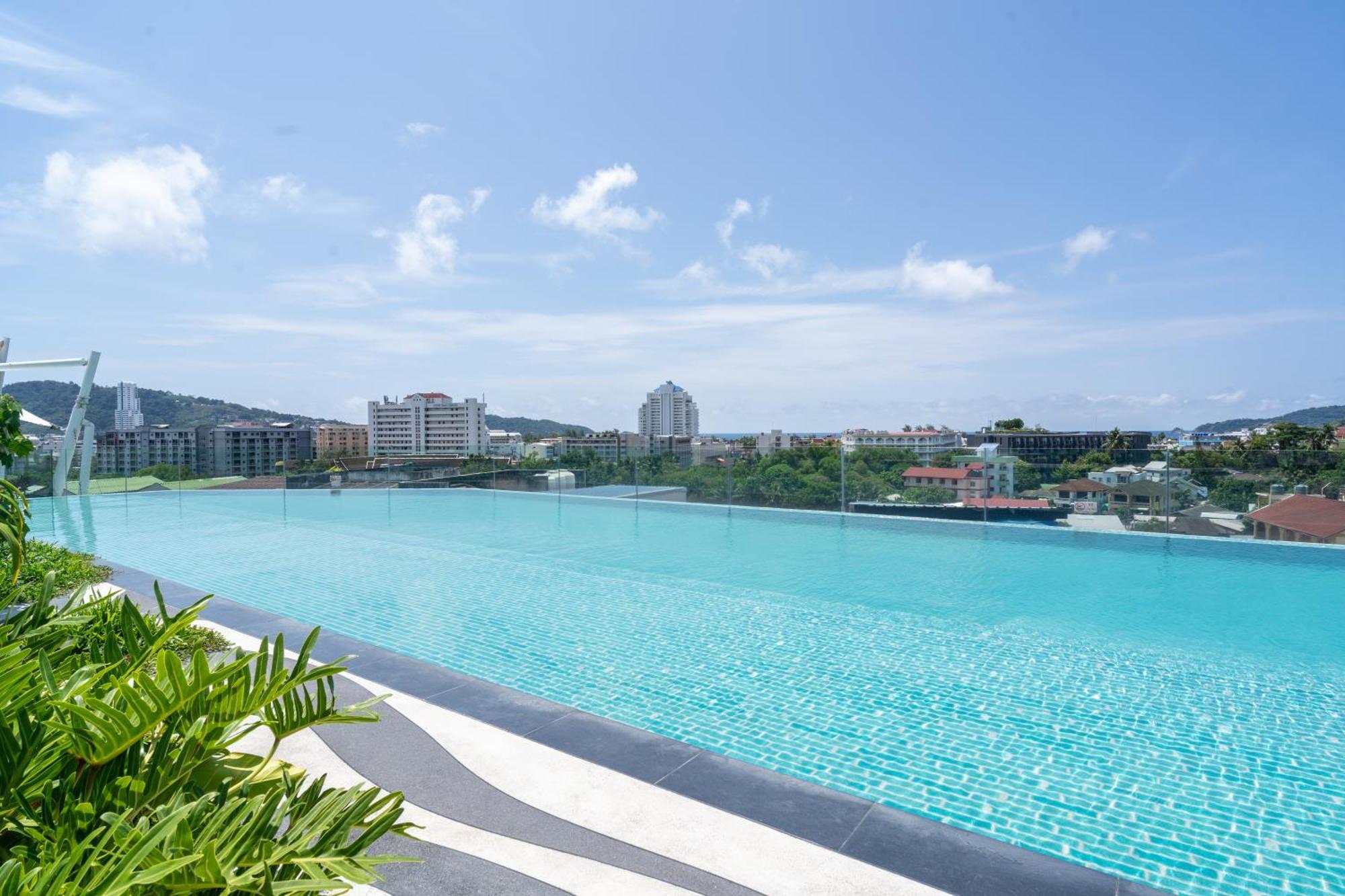 Journeyhub Phuket Patong Hotel Екстериор снимка