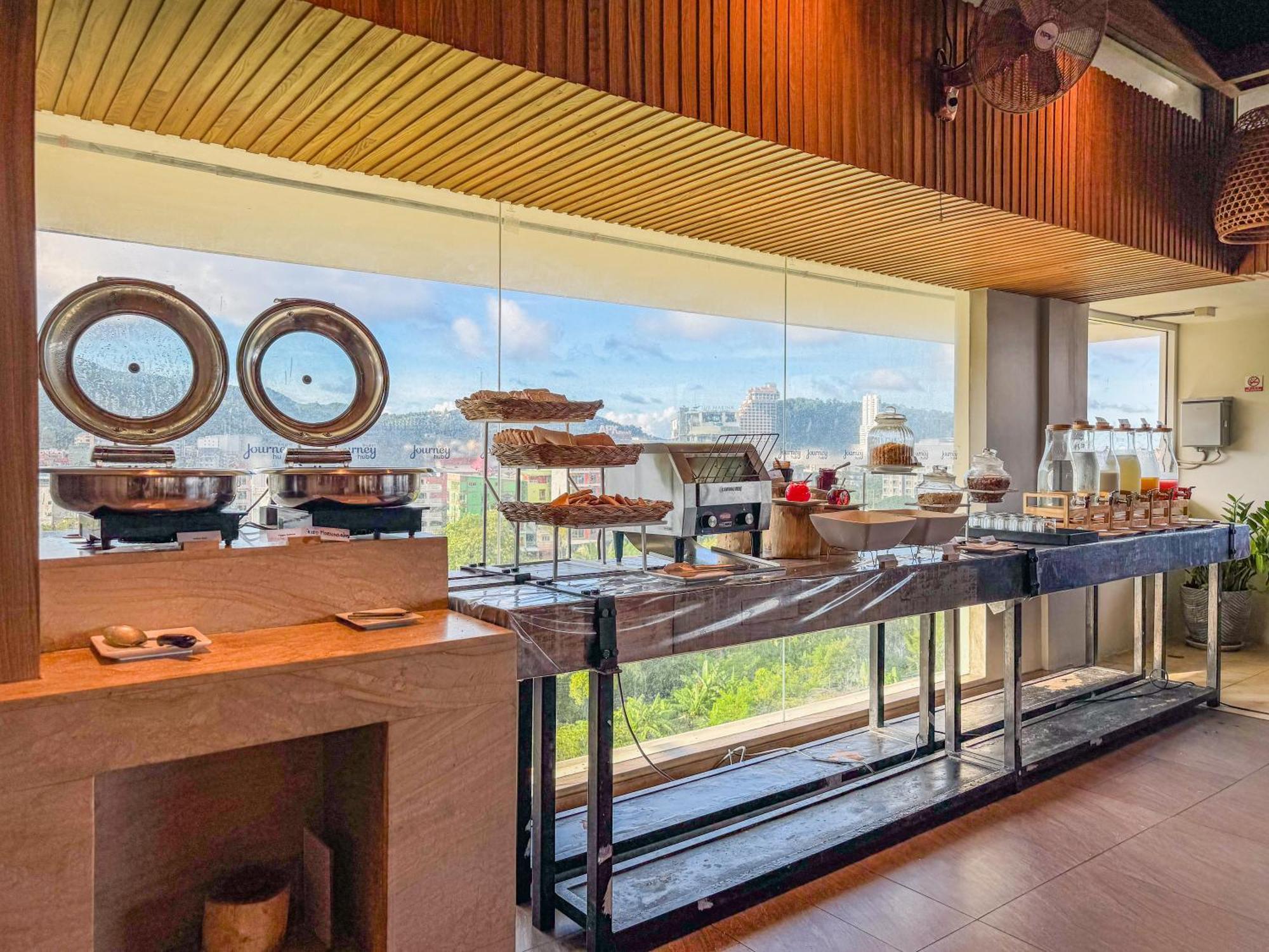 Journeyhub Phuket Patong Hotel Екстериор снимка