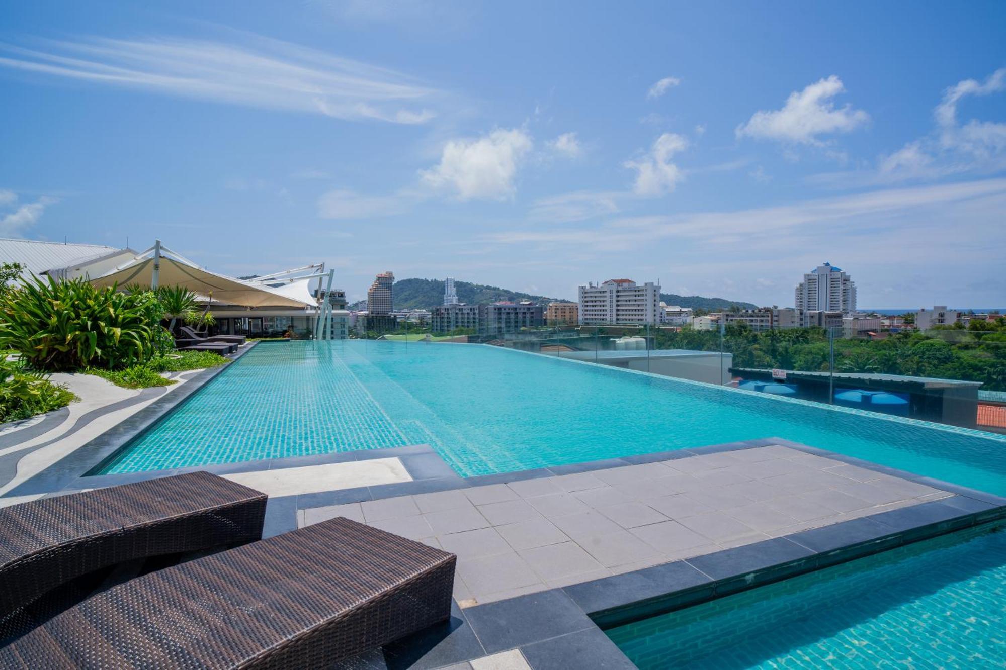 Journeyhub Phuket Patong Hotel Екстериор снимка