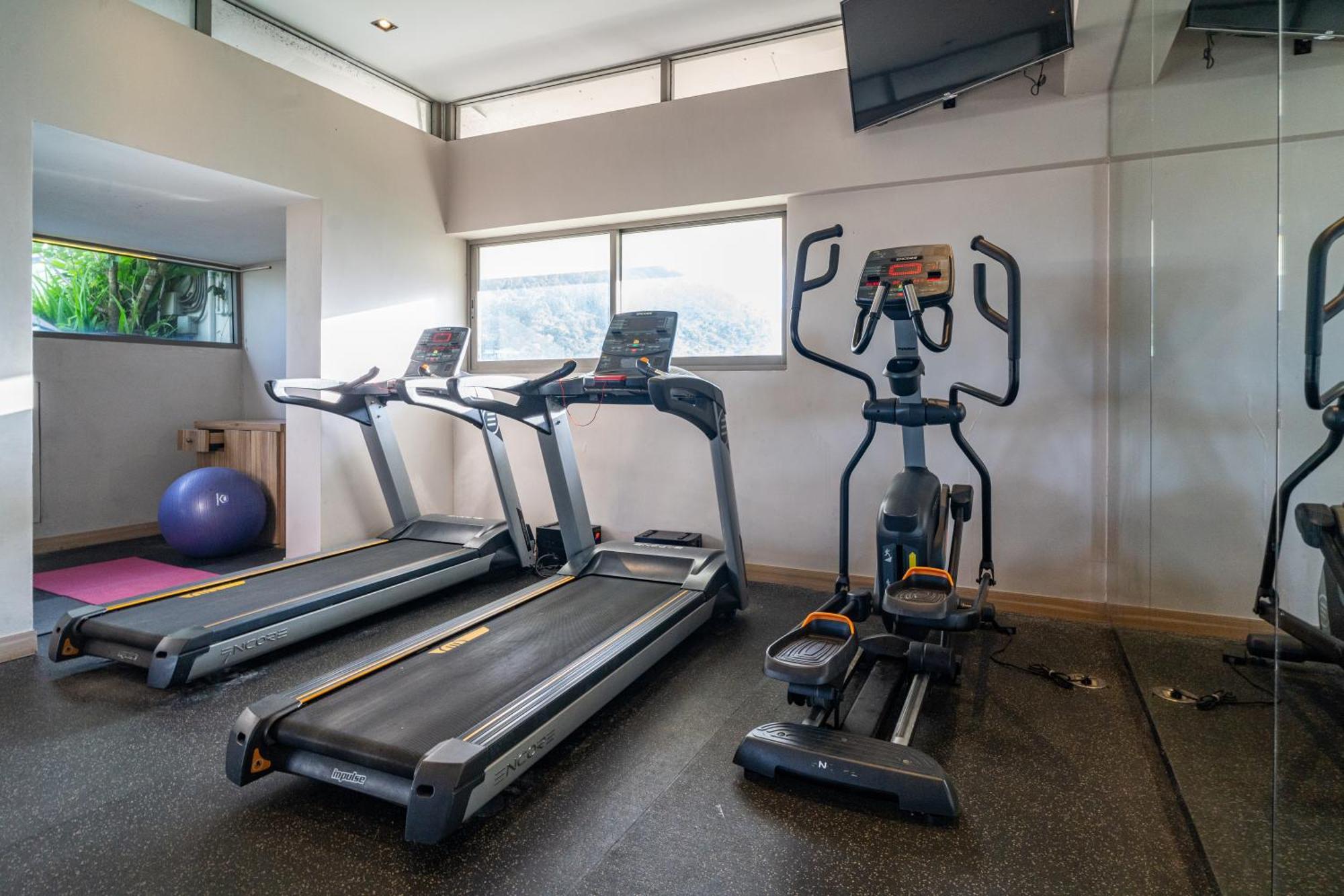 Journeyhub Phuket Patong Hotel Екстериор снимка