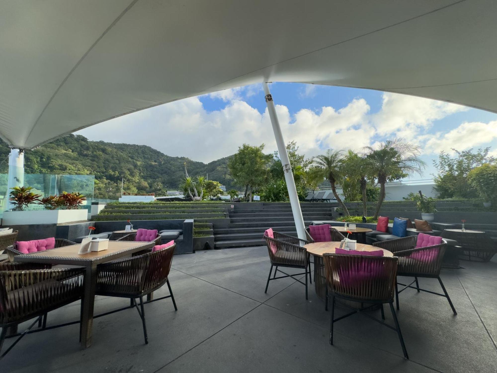 Journeyhub Phuket Patong Hotel Екстериор снимка
