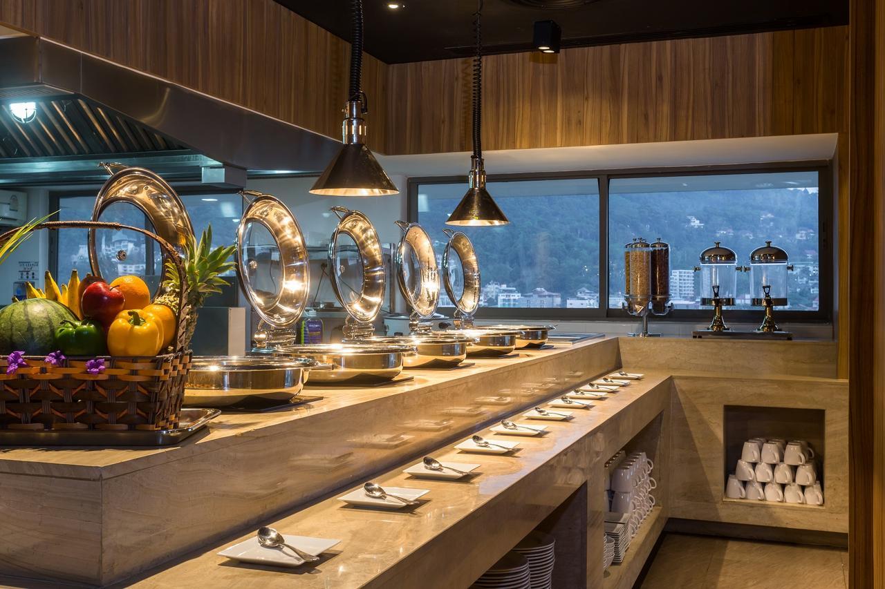 Journeyhub Phuket Patong Hotel Екстериор снимка